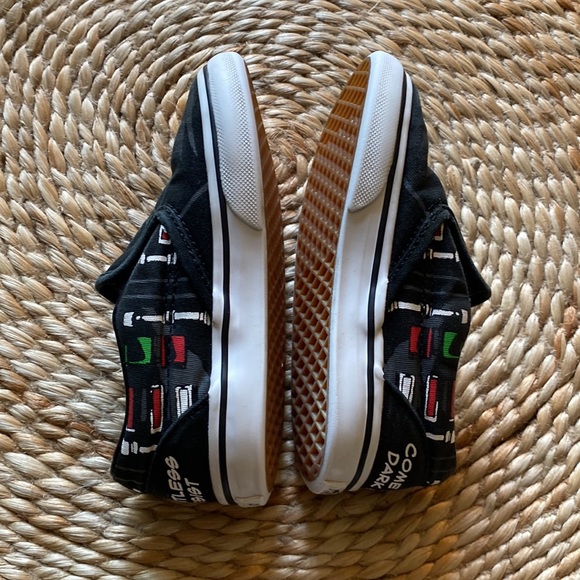 RARE HTF Boys Vans Star Wars Darth Vader Sneakers sz 8.5 - Picture 4 of 7